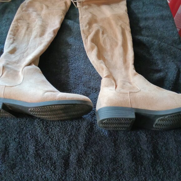 so knee high  boots - Picture 3 of 5